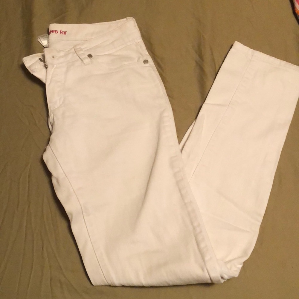 White denim pants